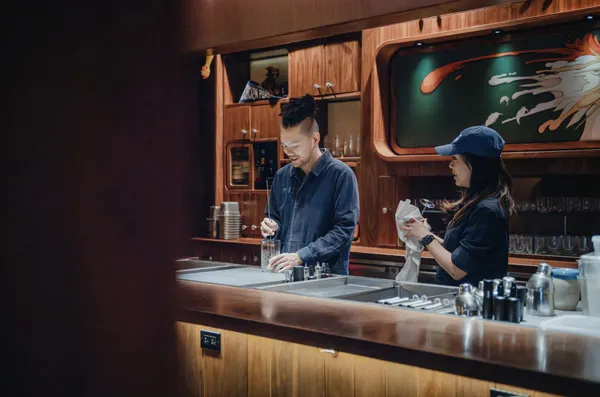 不管是做品牌還是做調酒，出發點都可以是設計——專訪紐約酒吧 Double Chicken Please 創辦人