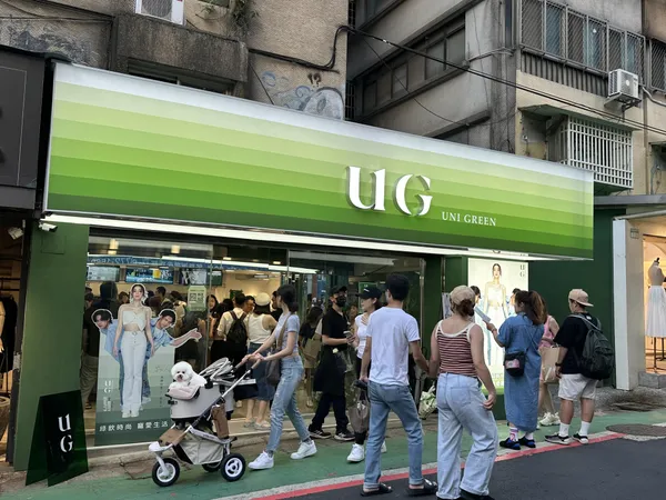 5.UG忠孝敦化店自七月開幕後就人潮不斷，創造日銷千杯以上的佳績 (1).jpg
