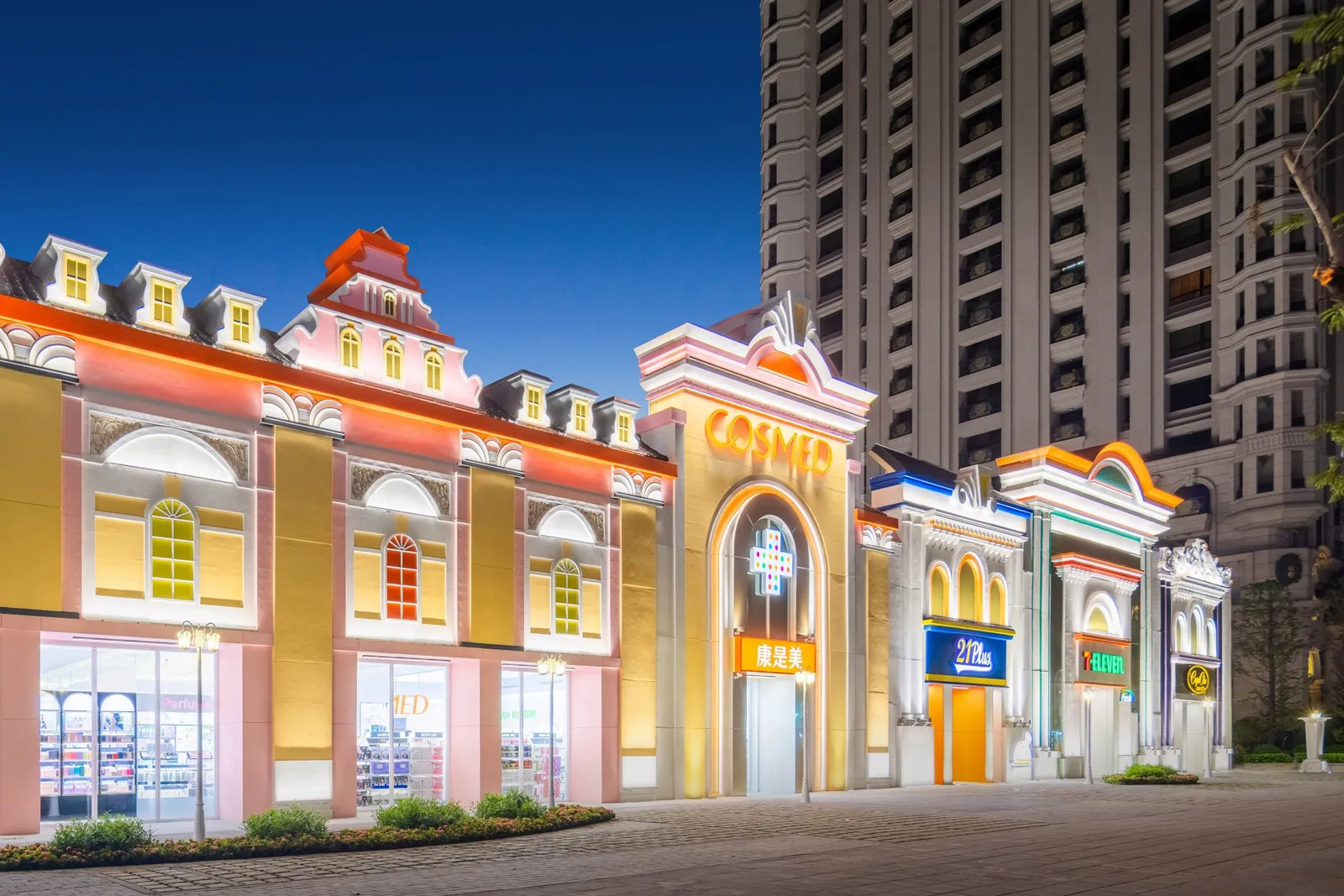 7-ELEVEN、全家、全聯紛紛搶開大型店！解讀2 大經營模式背後考量｜未來商務