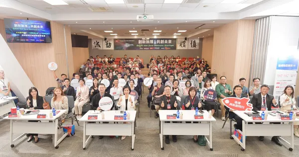遠傳新創加速器Demo Day現場座無虛席，吸引數百名來賓共襄盛舉。