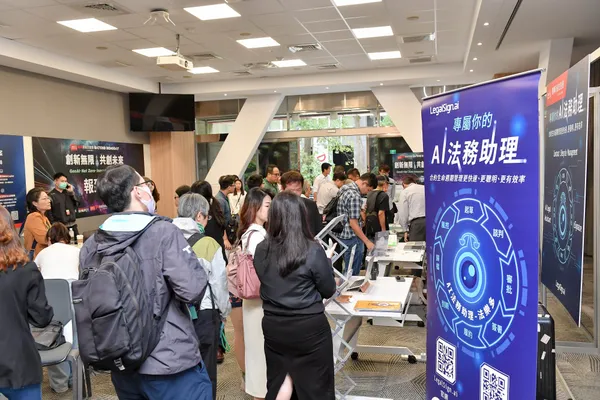 現場展示新創成果，由團隊為來賓親自解說創新的技術方案及與遠傳合作創造的效益。