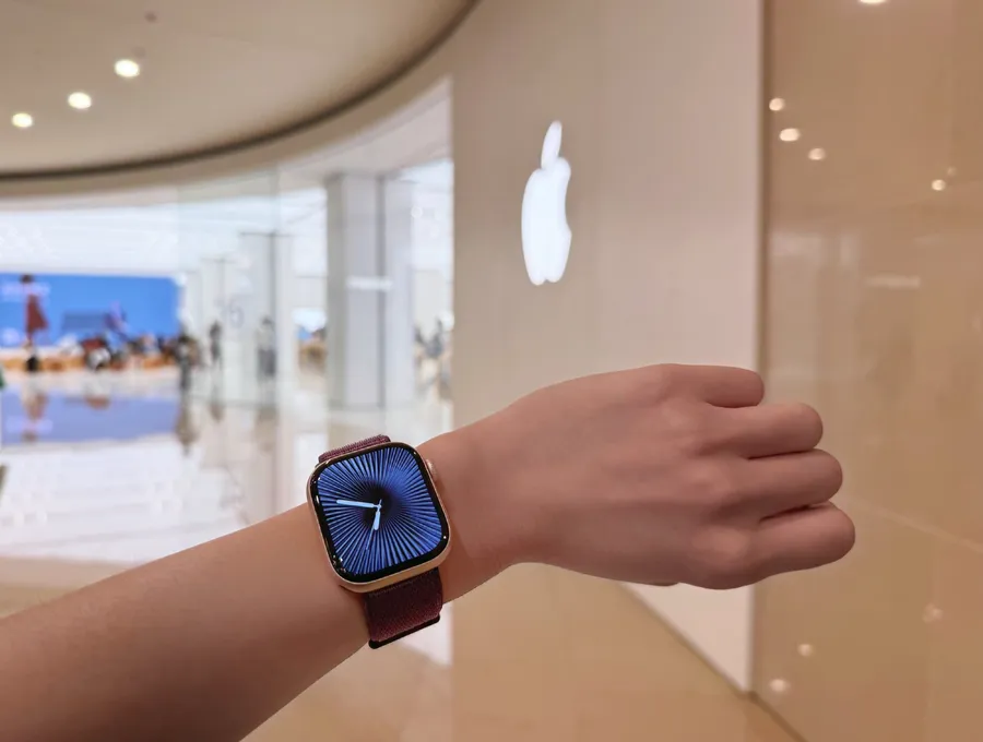 實測｜該入手 Apple Watch Series 10 嗎？螢幕、材質大革新⋯軟體功能表現如何？