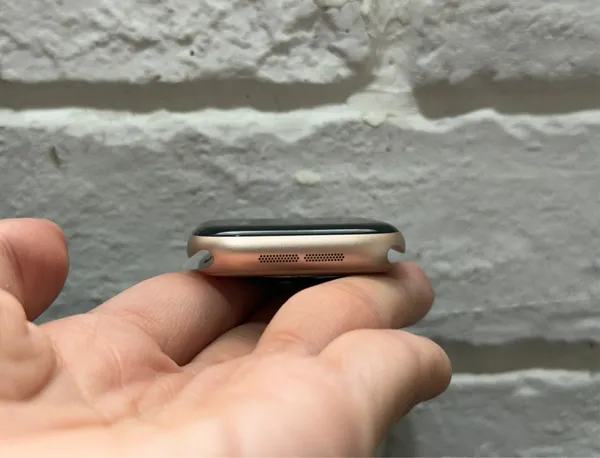 Apple Watch Series 10 厚度.jpg