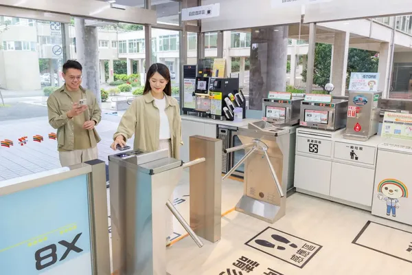 7-ELEVEN「X-STORE 8」