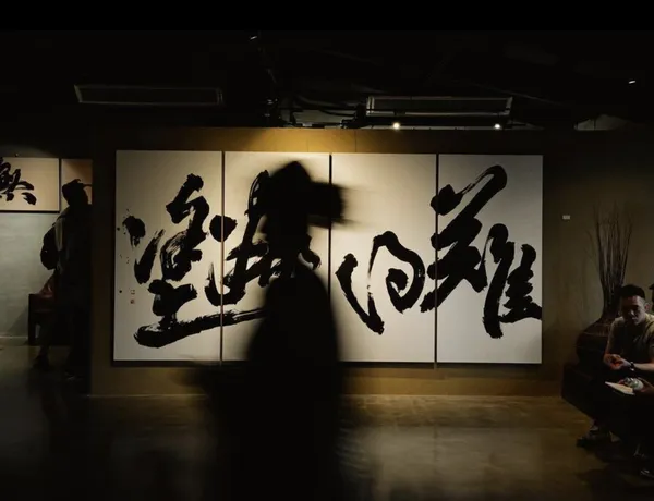 年前必訪書道展在裏山！青年書道家王意淳個展《辭水》， 以墨筆具象化創作雋永深意與沈澱心境