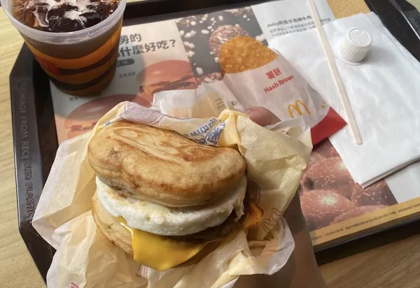 麥當勞楓糖厚鬆餅堡.jpg