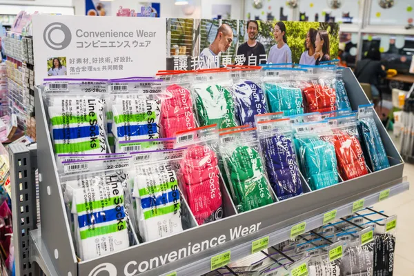 【新聞資料照06】台灣全家便利商店宣布導入服飾品牌「Convenience Wear」明星商品，首推