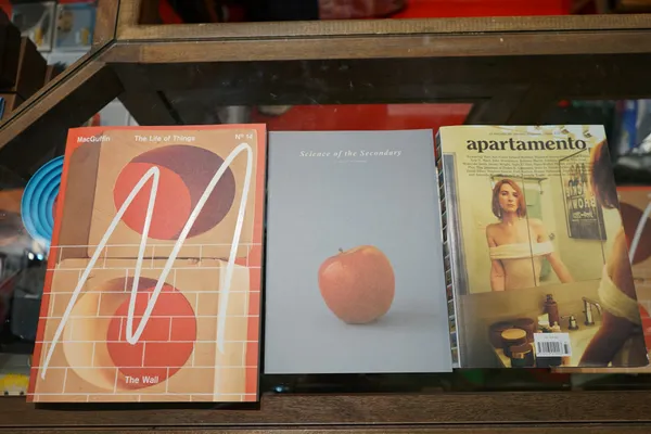 泰國另類書店散策！讓攝影藝術書、小誌、獨立刊物帶你認識泰國藝文出版場景