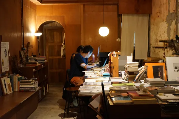 泰國另類書店散策！讓攝影藝術書、小誌、獨立刊物帶你認識泰國藝文出版場景