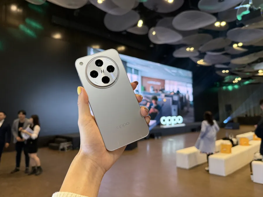 開箱｜OPPO Find X8睽違三年登台！4顆主鏡頭規格，能和iOS手機一碰互傳照片