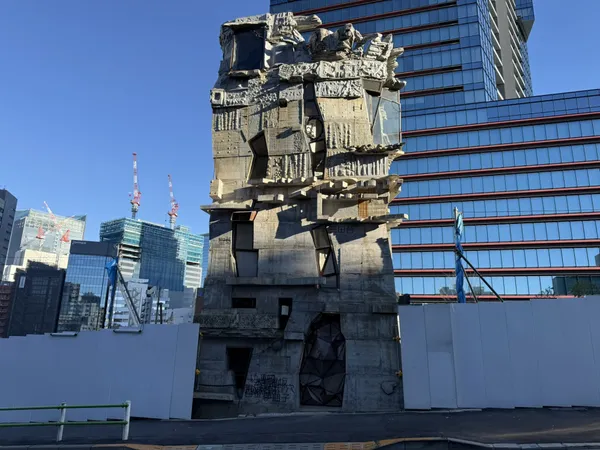 蟻鱒鳶ル