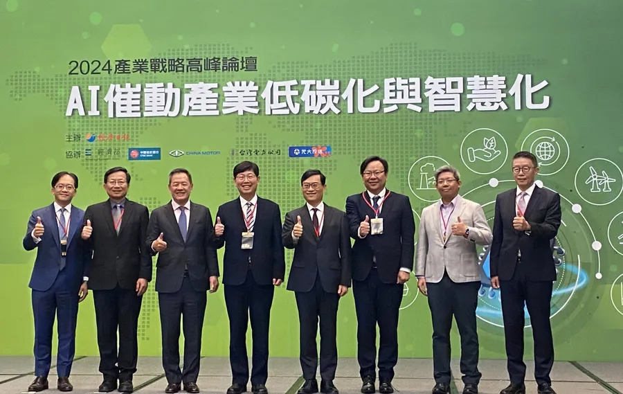 川普喊加徵墨國25%關稅！鴻海劉揚偉曝解方：區域製造是趨勢，將持續投資墨西哥