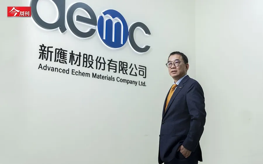 新應材24小時不熄燈！靠客製化擊敗3M、默克，如何從面板業轉型晶圓良率神助手？
