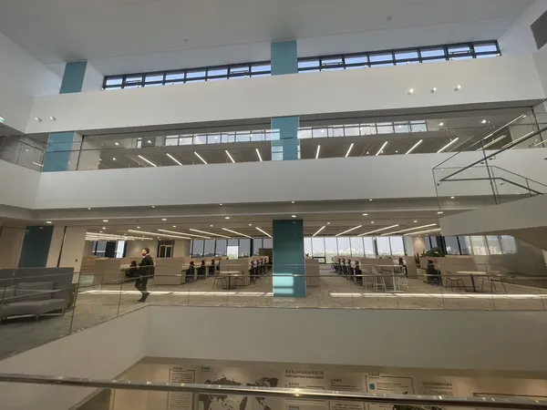 東京威力科創台南營運中心內部環境.jpg