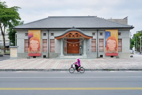 「跟著朦朧潮濕的一天去屏東」