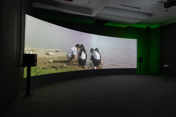 2024 亞雙展揭幕！聚焦「屏息」，想像亞洲未來可能性：來自 20 餘國、83 組藝術作品亮點一次看