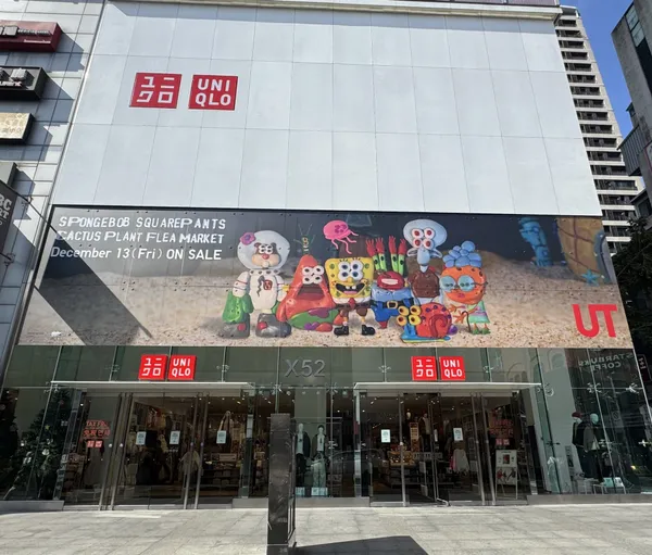 UNIQLO 西門店換上嶄新主題外牆包裝，與全球眾多喜愛《海綿寶寶》的消費者一同歡慶全新UT系列上市