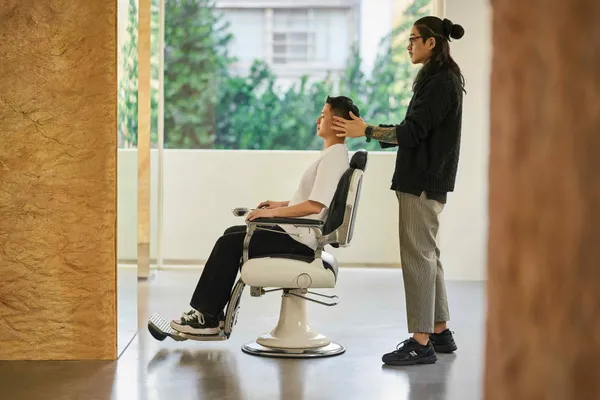 SCULPTOR BARBER