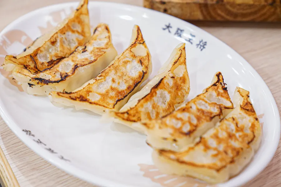 大阪王將悄悄上架台灣超市了！跟餃子の王將差在哪？一文拆解3種「以小搏大」戰略