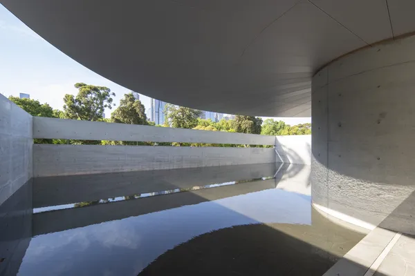 MPavilion 10 灰階冰淇淋