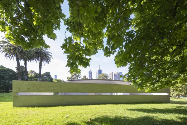 MPavilion 10 灰階冰淇淋
