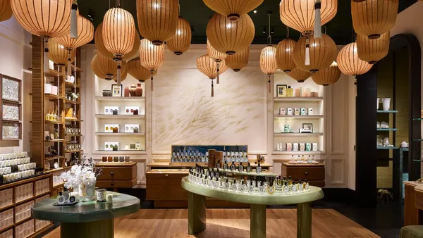 Diptyque 101 形象旗艦店開幕！5 大空間亮點：懸掛 32 盞溫潤燈籠，融入巴黎公寓般的店舖