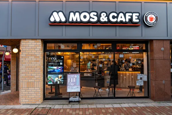 摩斯旗下Mos and Café_shutterstock_2537613563.jpg