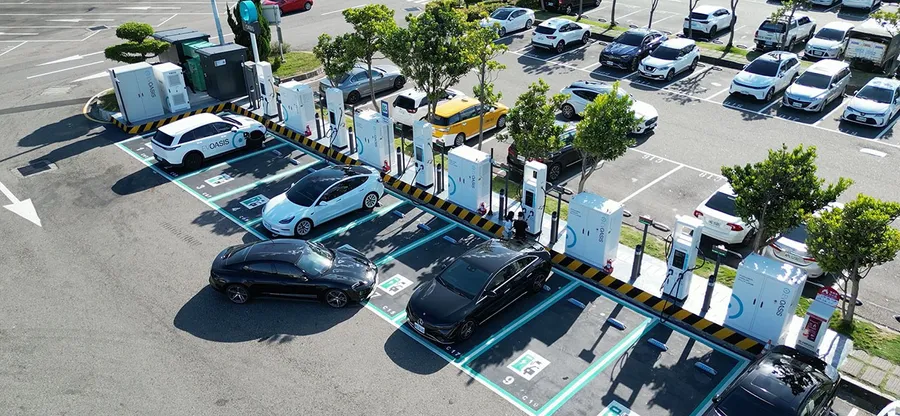 市占率飆35%！EVOASIS快充站達134座「超越特斯拉」：為何電動車銷售逆風，仍要搶攻6都充電缺口？