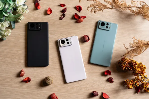 Zenfone 12 Ultra提供冷杉綠、櫻花白、檀木黑三款絕美配色。.jpg