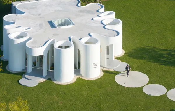 曼谷花型咖啡館 Curvy Dining