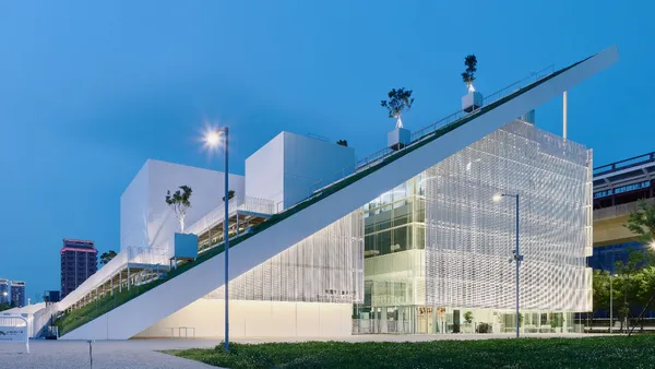 夜訪美術館！2025 桃園燈會期間限定：桃園市兒童美術館推出夜間開館、主題燈光展演