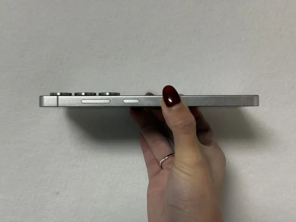 三星Galaxy S25外觀(側邊)
