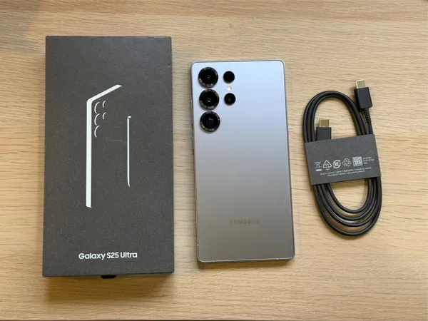 三星Galaxy S25盒裝.jpg
