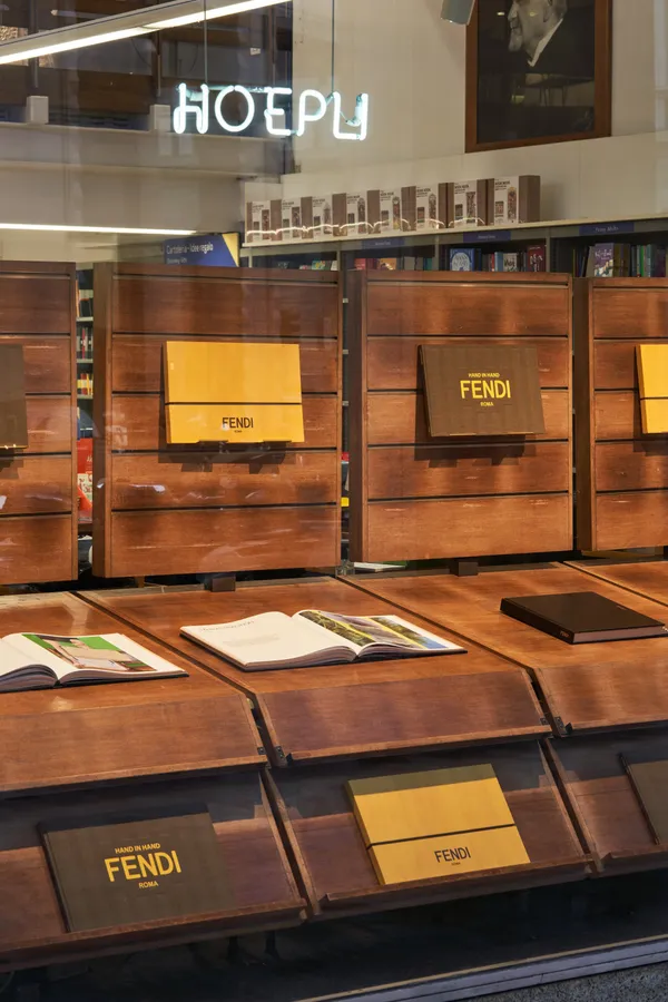 FENDI 進駐米蘭的書店與書報攤