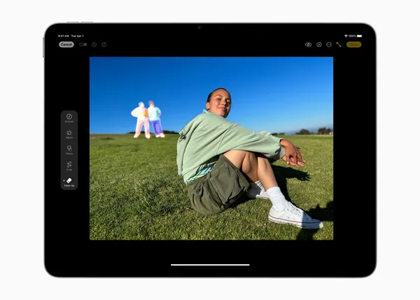 Apple-iPad-Air-Apple-Intelligence-Clean-Up-tool-25