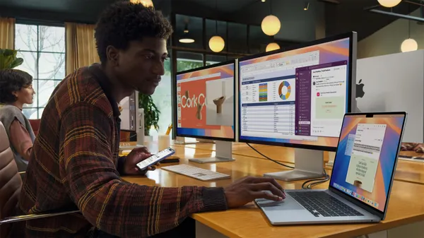 Apple-MacBook-Air-multitasking-and-multidisplay-25