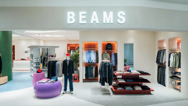 BEAMS LaLaport 南港店開幕！注入 City Pop 元素，白色曲線牆面、貼磚地板營造泳池度假氛圍