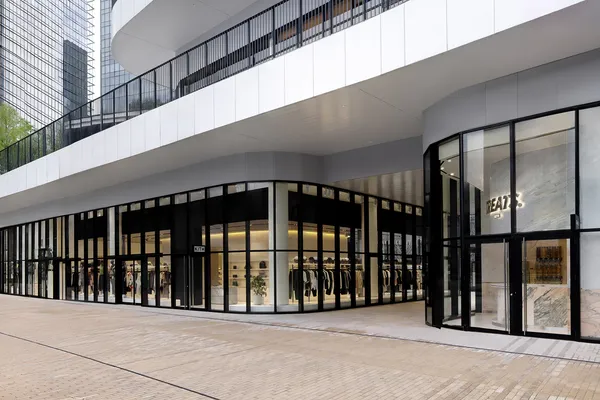 Kith Osaka 旗艦店