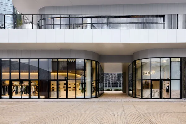 Kith Osaka 旗艦店