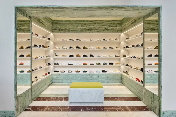 Kith Osaka 旗艦店