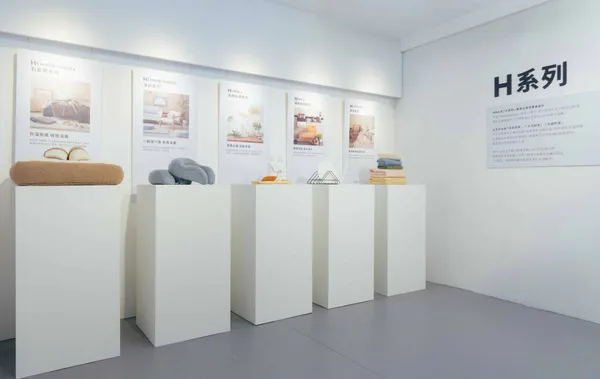 對不起春天？HOLA 推 5 大居家新品，攜插畫家朱緹、花藝師嶺貴子展演家的「美一種日常」