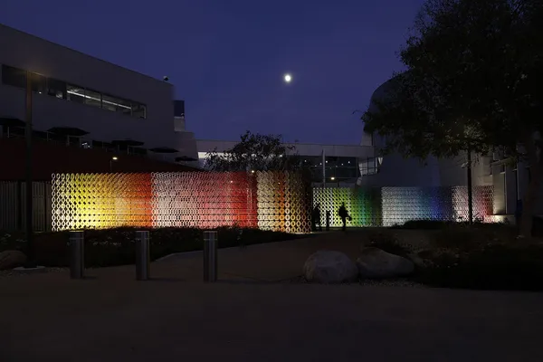 Emmanuelle Moureaux《100 colors no.52》