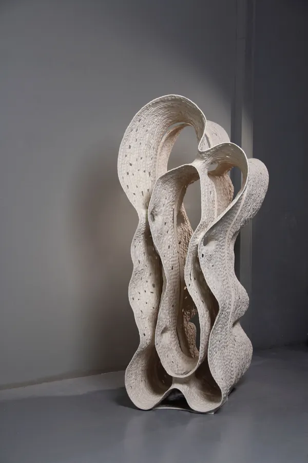 Hsu Yunghsu, “2023-22”, 2023, porcelain, 171 x 96 