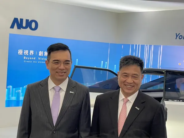 友達光電總經理柯富仁 董事長彭双浪.jpg