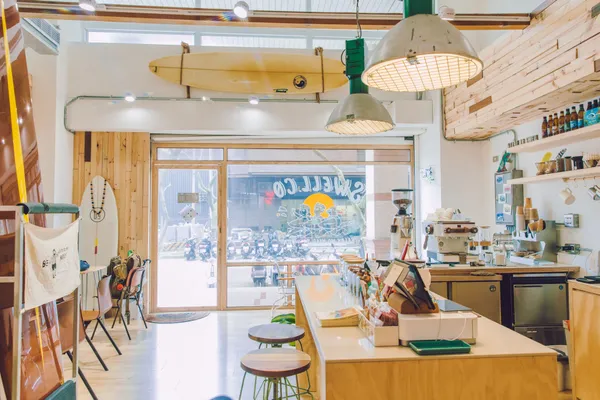 在等浪的那一刻，全然地休息：專訪 SWELL CO. CAFE 主理人 Austin