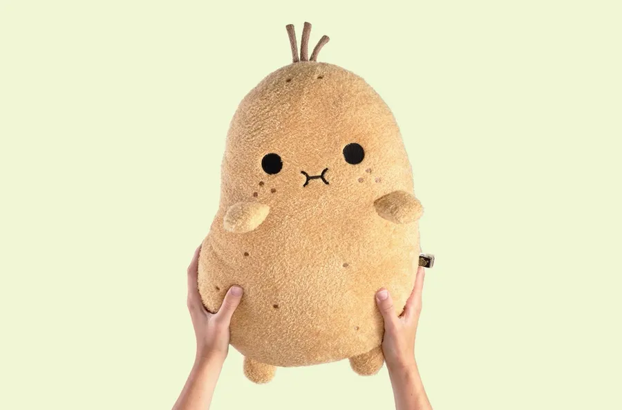 療癒系黑馬是這顆馬鈴薯！被視為Jellycat、泡泡瑪特勁敵，英國品牌Noodoll憑什麼暴紅？