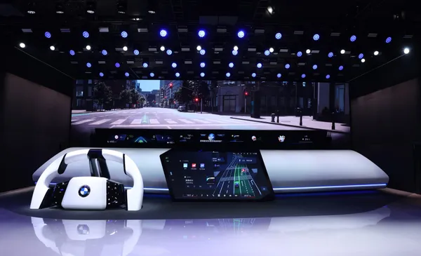05. BMW首创全景iDrive.jpg