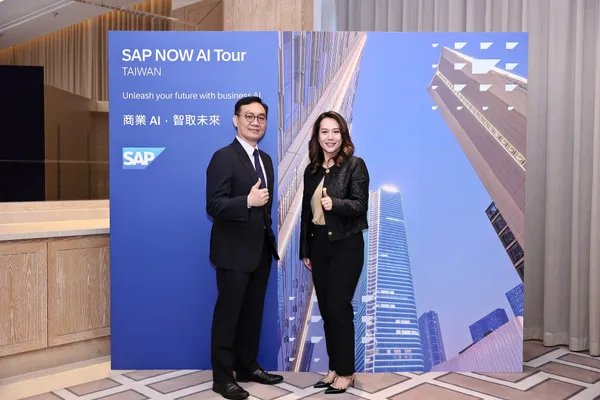 SAP 亞太區  Business Suite 業務負責人 Verena Siow (右) 以及 S