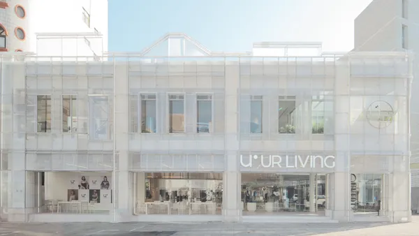「UR LIVING 台南民族店」新開幕！空間以米白與銀色金屬為主，在南國光影交織下營造呼吸感