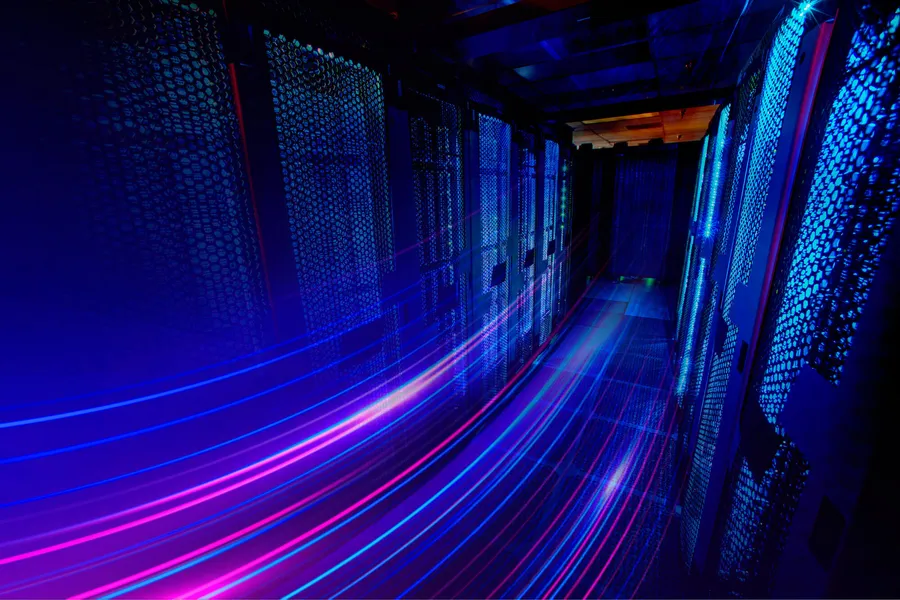 企業部署 AI，500 萬搞定！專屬 AI 是什麼？雲端、地端有什麼差異？